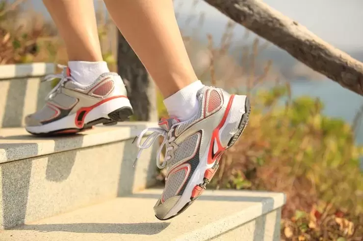 Running up stairs is a way to strengthen and lose leg muscles