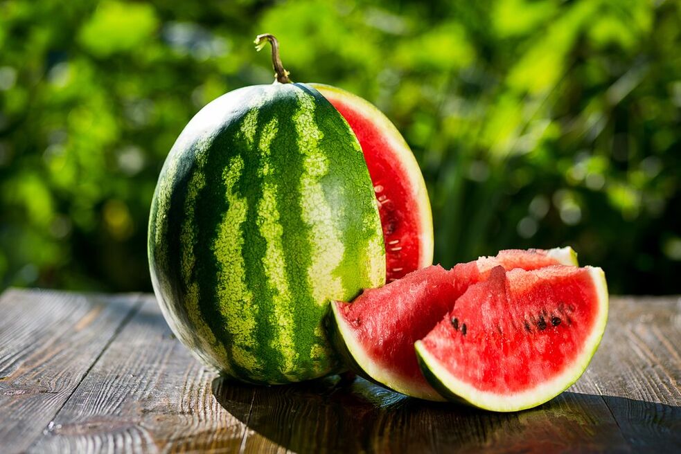 Juicy watermelon to lose weight