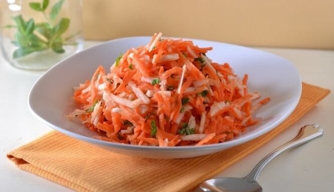 Diet carrot-apple salad will provide the body of a person losing weight with vitamins